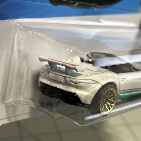 Hot Wheels '15 JAGUAR F-TYPE PROJECT 7 HW ROADSTERS 5/5 1:64 - Picture 5 of 7